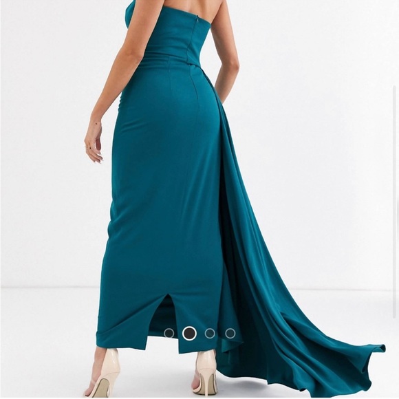 Yaura Halterneck Maxi Dress with Asymmetrical Train - Picture 2 of 6